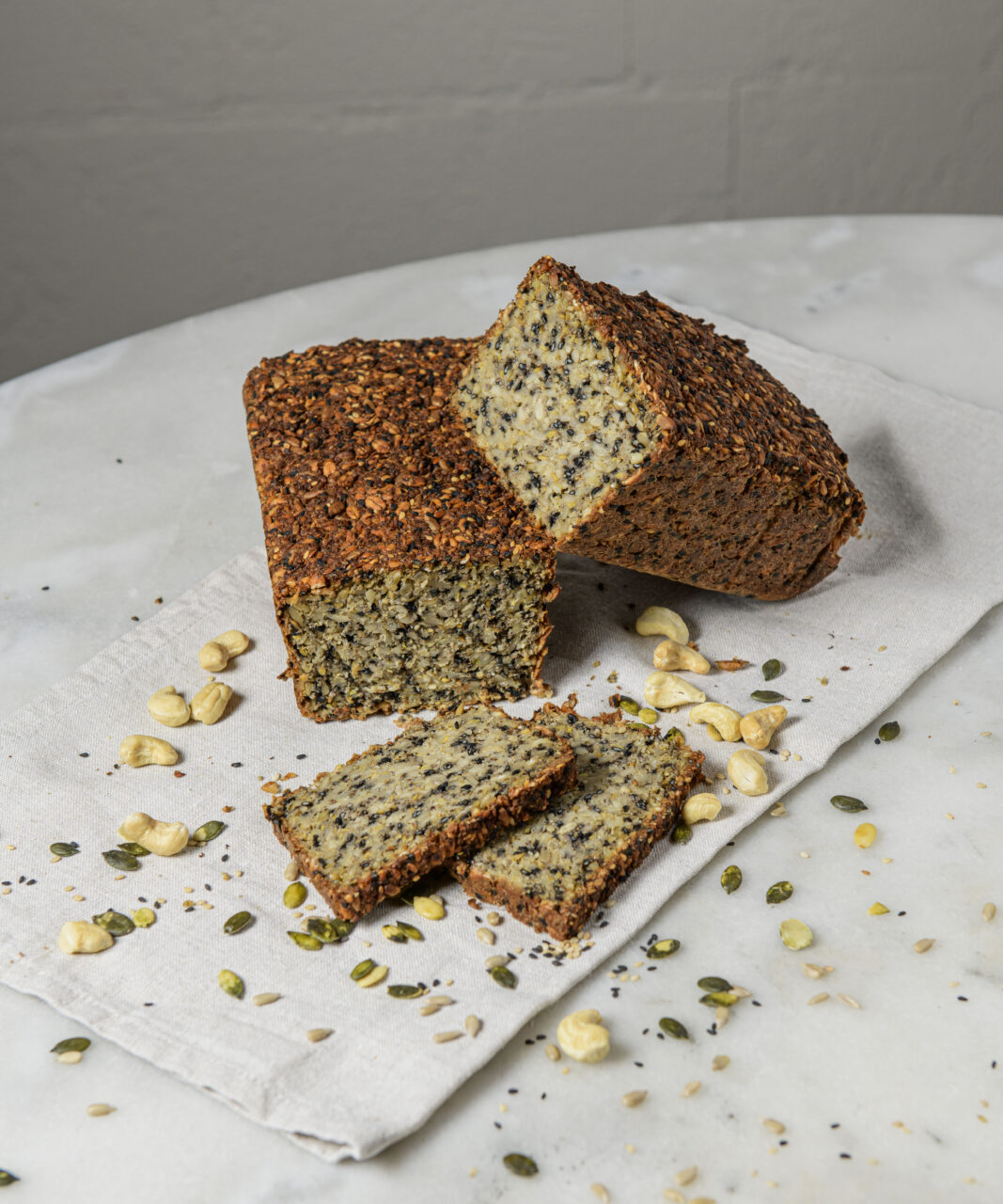 Bezglutenowy Chleb z Ekologicznych Ziaren i Orzechów Nerkowca (600 g)